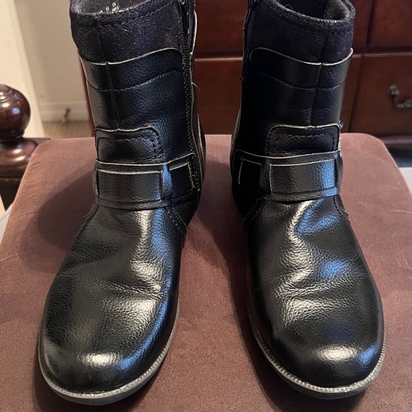 Clark’s Leather Ankle Boots - Picture 1 of 5